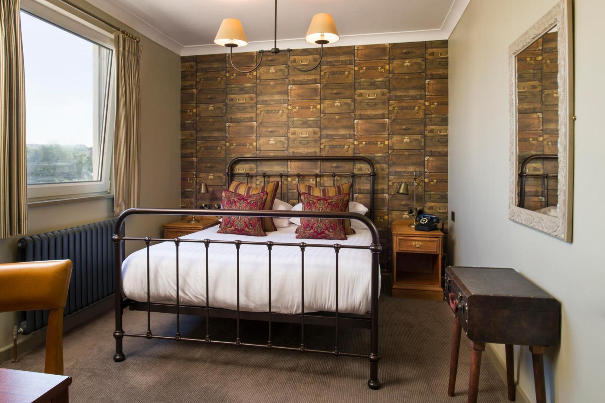Penventon Park Hotel เรดรูธ ภายนอก รูปภาพ