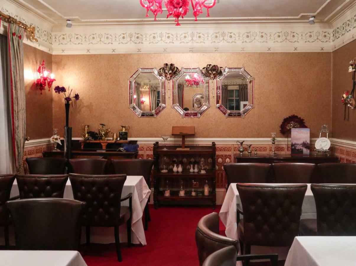 Penventon Park Hotel เรดรูธ ภายนอก รูปภาพ
